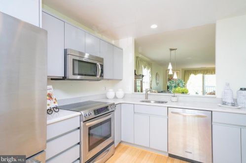 2998 Yarling Ct, Falls Church VA  22042-4476 exterior