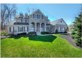 37710 Flanders Dr, Cleveland, OH 44139-4697