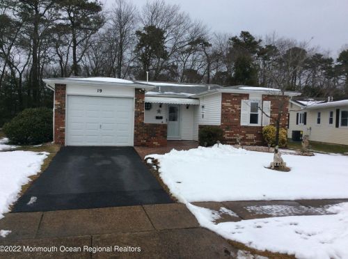 19 Baser Ln, Bricktown, NJ 08724-1902