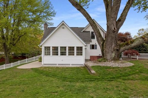 1305 Main St, Wapping CT  06074-2454 exterior