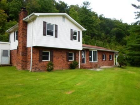 107 Milo Rd, Tomahawk, KY 41262-9067