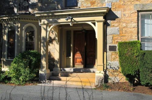 66 Webster St, Middletown, RI 02840-4016