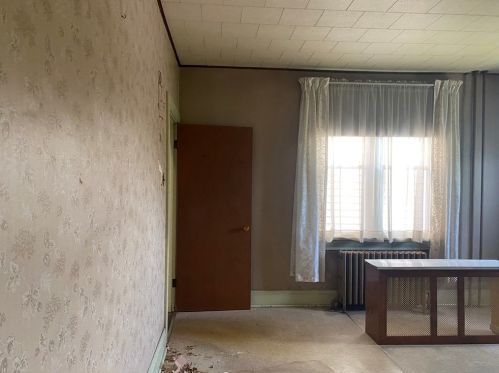 821 10th Ave, Whitaker PA  15120-1924 exterior