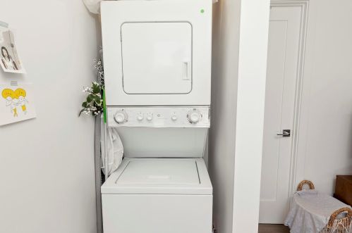 5702 Bakewell St, San Diego CA 92117-4044 exterior