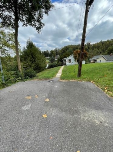 6510 Simmons Ave, Library, PA 15129-9520