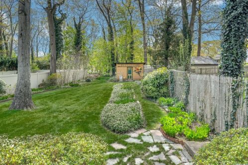 50 Polk Ave, Elwood NY  11731-1143 exterior