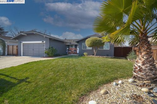 317 Anna Maria St, Livermore, CA 94550-3904