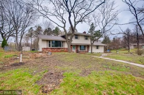 2382 Hillside Rd, Saint Paul, MN 55110-5534