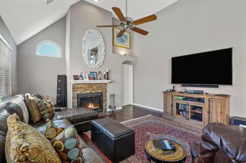 302 Pecos Trl, Irving TX 75063-4543 exterior