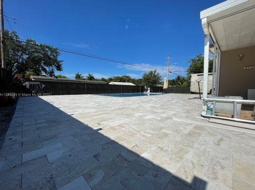 8290 170th Ter, Hialeah, FL 33015-3718