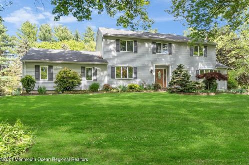 5 Old Farm Rd, Holmdel Village, NJ 07733-2312