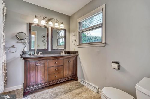 1015 Country Club Rd, Camp Hill PA  17011-1049 exterior