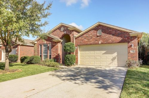 13007 Meadow Springs Dr, Pearland, TX 77584-6517