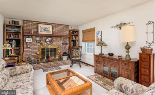 6529 Baywood Dr, Harrisburg PA 17111-6894 exterior