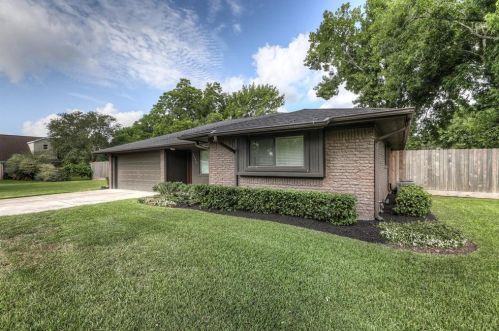 2406 Cunningham Dr, Pearland TX  77581-3950 exterior