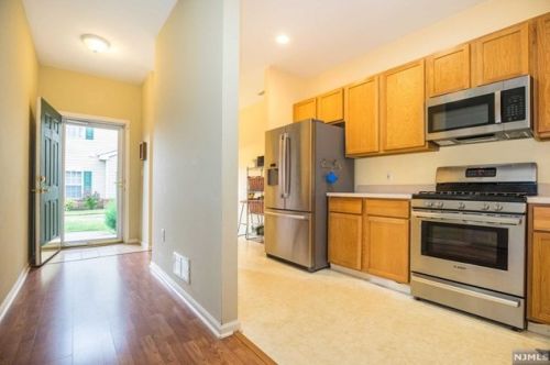 21 Windsor Dr, Lincoln Park, NJ 07035-1730