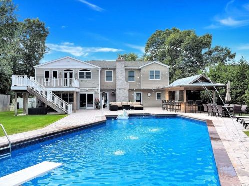 225 Titmus Dr, Manor Park, NY 11950-1515