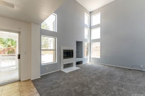 43234 Vineyard Dr, Lancaster CA  93535-4920 exterior