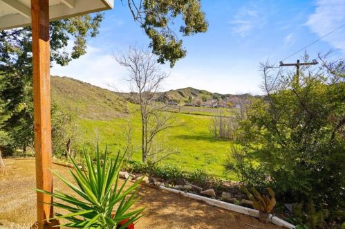 30009 Hunstock St, Santa Clarita CA  91384-2456 exterior