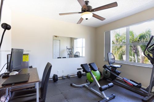 3136 176 Ter, Hollywood FL 33029-5556 exterior