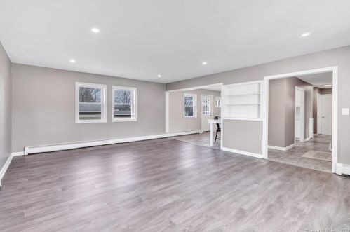 2870 Broadbridge Ave, Stratford CT  06614-2957 exterior