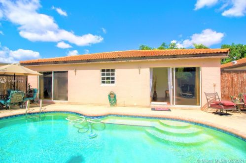 9108 193rd Ter, Hialeah, FL 33018-8403