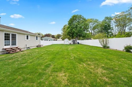 33 Lachance Ave, Warwick, RI 02889-1930