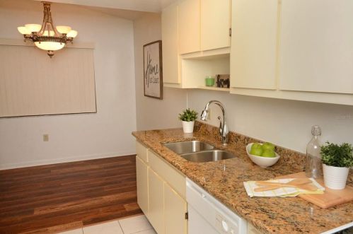 5323 Vineland Rd, Orlando, FL 32811-7656