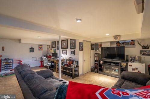 325 Moreland Rd, Willow Grove PA  19090-3507 exterior