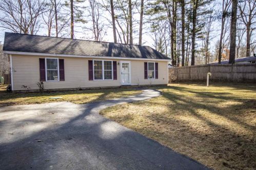 40 Regina Ave, Raymond, NH 03077-2070