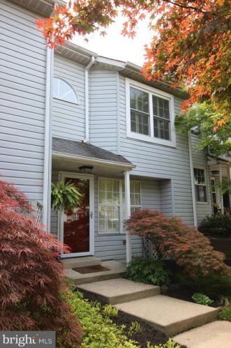 20 Old Mill Ln, Southampton, PA 18966-2845