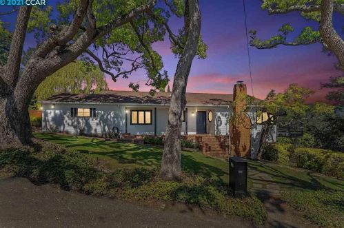 2042 Drake Dr, Oakland, CA 94611-2651