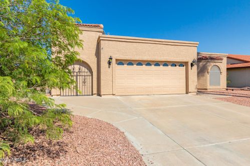 9533 Fairway Blvd, Chandler, AZ 85248-6519