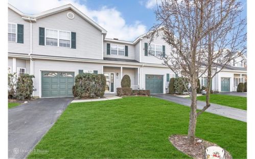 130 Willow Wood Dr, Oakdale, NY 11769-1626