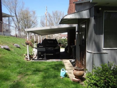 325 Charles Ter, Jeannette, PA 15644-2525