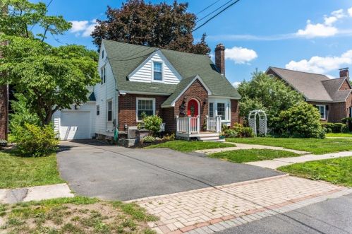 18 Russ St, Methuen, MA 01844-5952