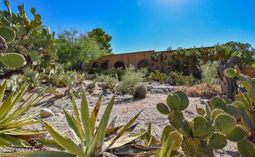1261 Whispering Hills Dr, Tucson, AZ 85704-2529