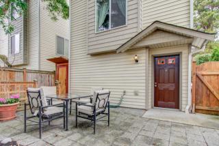 9224 Ashworth Ave, Seattle WA  98103-3501 exterior
