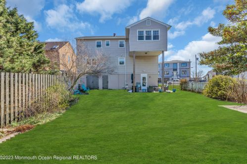 316 Sunset Dr, Pelican Island NJ  08751-2225 exterior