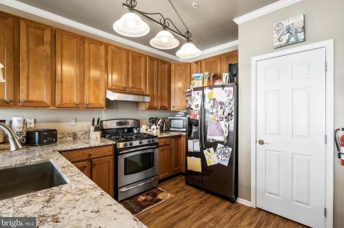 332 Lisa Way, Riverton NJ  08077-1548 exterior