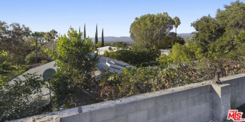 3351 Wrightwood Dr, North Hollywood CA  91604-3939 exterior