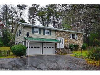 138 Whisperwood Dr, Hendersonville, NC 28791-9030
