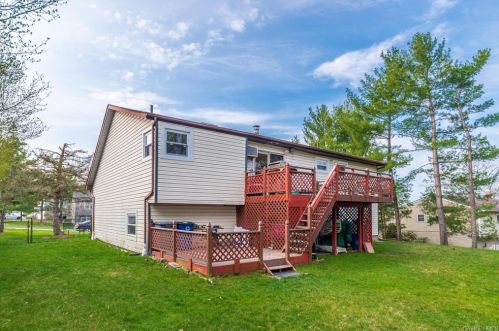 3 Capital Dr, Washingtonville NY  10992-1384 exterior