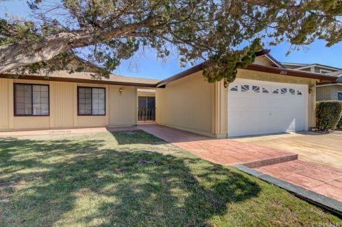 20211 Lakemore Dr, Santa Clarita, CA 91351-1058