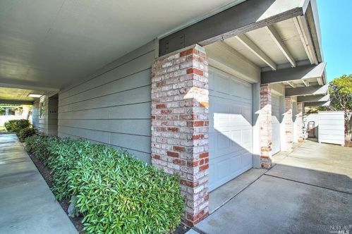 340 Twin Lakes Dr, Santa Rosa, CA 95409-6445