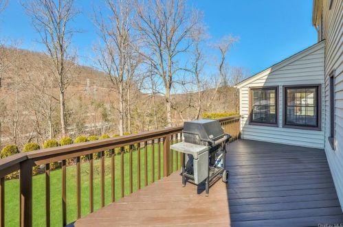 179 Benic Pl, Hawthorne NY  10532-1033 exterior