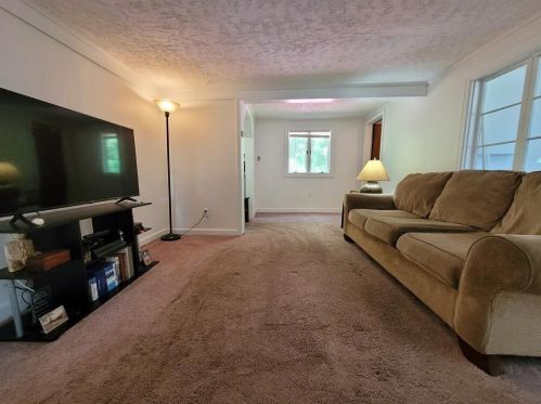 15 Great Pond Rd, Kingston NH  03848-3757 exterior