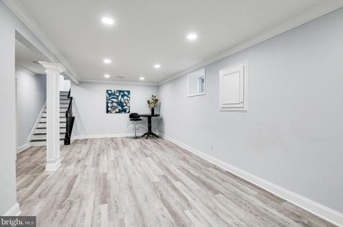 6309 Capella Ave, Springfield VA  22015-3220 exterior