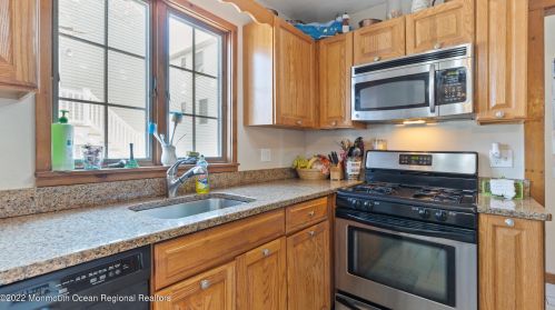 8 Harborside Dr, Pelican Island NJ  08751-1316 exterior