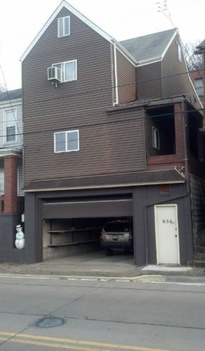 656 7th Ave, Whitaker, PA 15120-1070